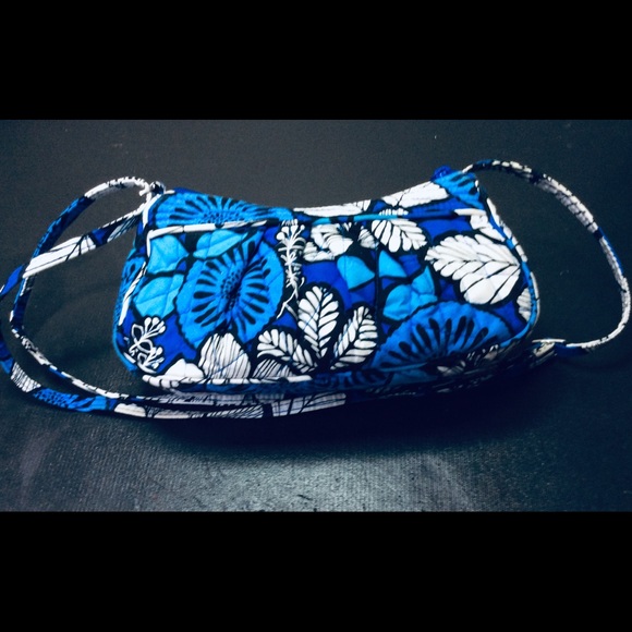 Vera Bradley Handbags - Vera Bradley Crossbody purse